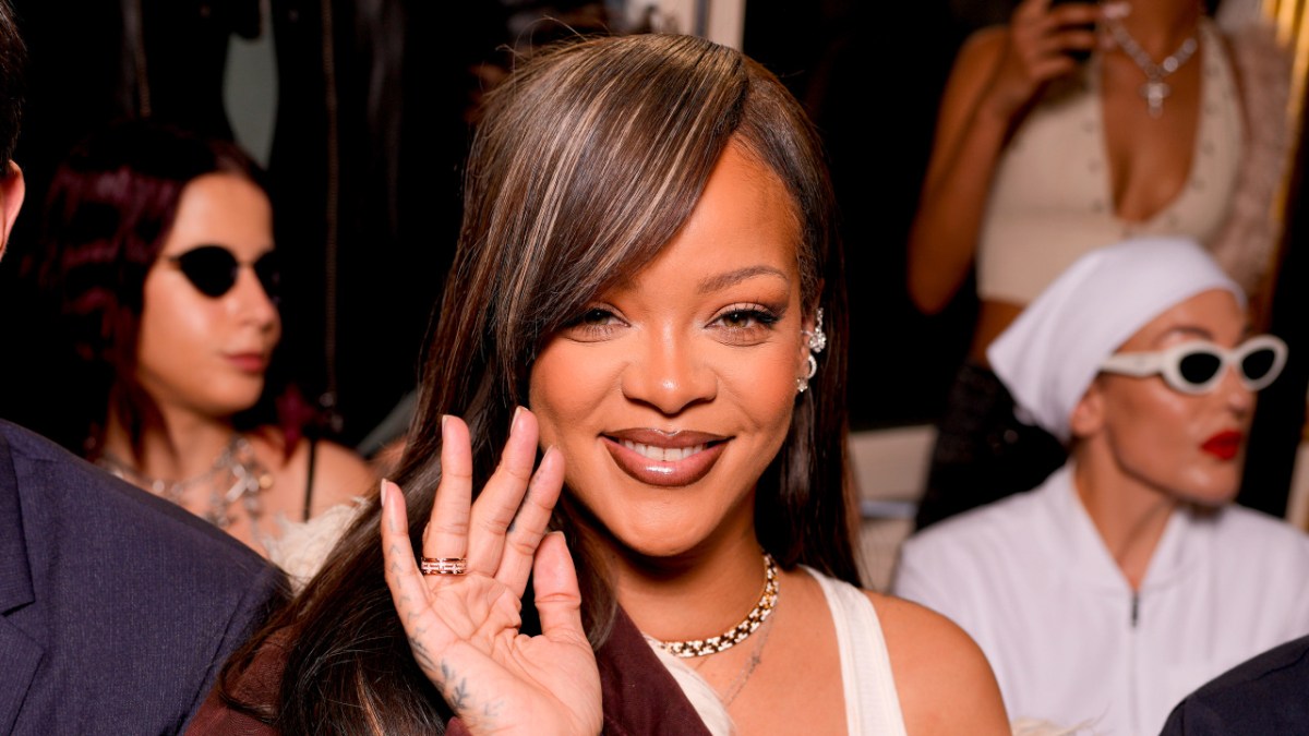 Rihanna Claps Back At Demanding Fan's 'Forehead' Dig: 'You Dizzy F-ck!'